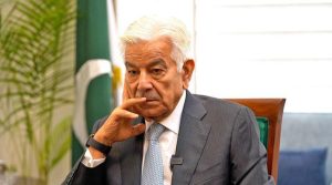 پیشگی منصوبہ بندی، انتظامات نہ کیے ہوتے تو آج پیٹرول 375 روپے فی لیٹر ہونا تھا: خواجہ آصف