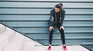 سیڑھیاں چڑھتے ہوئے اکثر افراد کا سانس کیوں پھول جاتا ہے؟