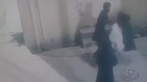 شاپنگ سے واپسی پر خواتین کیساتھ ڈکیتی کی واردات، ویڈیو منظر عام پر آگئی