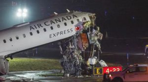 نیویارک ائیرپورٹ پرکینیڈین ائیرلائنز کا جہاز لینڈنگ کے دوران فائر ٹرک سے ٹکرا گیا، دونوں پائلٹ ہلاک