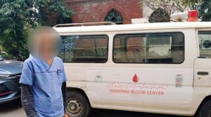 لاہور کے مینٹل اسپتال سے ایک مریض ایمبولینس لےکر نکل گيا