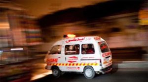 کراچی میں شہریوں کے تشدد سے زخمی 2 مبینہ ڈاکو ہلاک