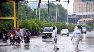 کراچی میں آج تیز ہواؤں اور گرج چمک کے ساتھ بارش کا امکان
