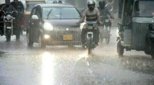 ملک بھر میں گرج چمک کے ساتھ بارش اور پہاڑوں پر برفباری