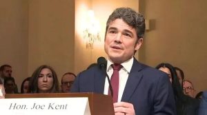 امریکا کے مستعفی ڈائریکٹر کی عوام سے ایران میں زمینی فوجی کارروائی رکوانے کی اپیل