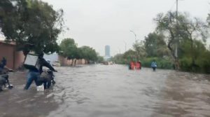 کراچی کے مختلف علاقوں میں تیز ہواؤں کے ساتھ موسلا دھار بارش