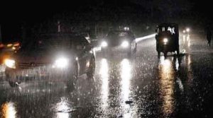 کراچی کے مختلف علاقوں میں گرج چمک کیساتھ تیز بارش