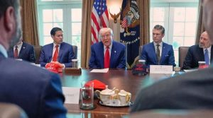 ٹرمپ حکومت میں بڑی سطح پر تبدیلیوں کا آغاز، مزید برطرفیوں کا خدشہ