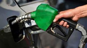 لیوی پر آئی ایم ایف نرمی ملنے کے بعد پیٹرول قیمت میں 80 روپے کمی ممکن ہوئی