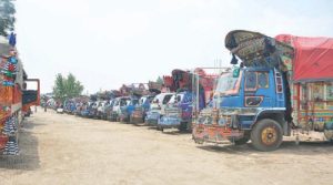 پیٹرولیم مصنوعات کی قیمتیں کم نہ ہوئیں تو گڈز ٹرانسپورٹ بند کردیں گے، ڈمپر ایسوسی ایشن
