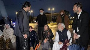 عمران خان کی بہنوں کی شاہد خٹک اور عارف مبین کی سرزنش