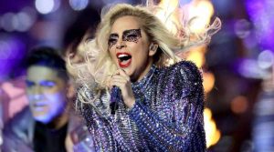 گلوکارہ لیڈی گاگا سانس کے انفیکشن میں مبتلا، کانسرٹ منسوخ