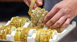سونے کی قیمت میں اتار چڑھاؤ، فی تولہ 9500 روپے سستا