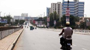 کراچی گرم موسم کی لپیٹ میں ، شہری خود کو کیسے محفوظ رکھیں؟