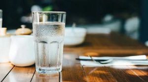 روزانہ مناسب مقدار میں پانی پینے سے جسم پر مرتب ہونے والے 12 اثرات