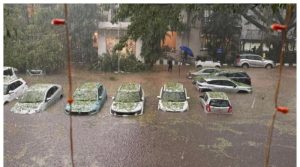 بنگلورو میں بارش اور اولوں نے تباہی مچادی، 10 افراد ہلاک، مزید بارش کی پیشگوئی