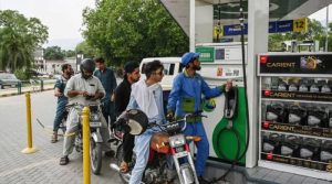 ایک لیٹر پیٹرول پر 153 اور ہائی اسپیڈ ڈیزل پر 116 روپے ٹیکسز اور منافع جات کی وصولی کا انکشاف
