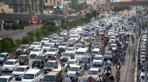 شارع فیصل پر موٹرسائیکل اور بسوں کیلئےعلیحدہ لین مختص کرنیکا فیصلہ