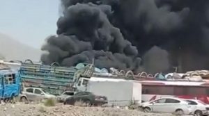 کسٹم گودام میں لگی آگ پر 22 گھنٹوں بعد بھی قابو نہ پایا جاسکا، 100 سے زائد گاڑیاں جل گئیں