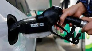 حکومت نے پیٹرول اور ڈیزل کی قیمت میں 5 روپے فی لیٹر کمی کردی
