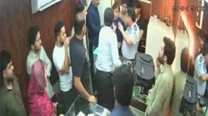کراچی میں تاجر کو زدوکوب کرنے کا معاملہ، ڈپٹی ڈائریکٹر ایف آئی اےکو عہدے سے ہٹا دیا گیا