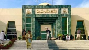 4 کروڑ عوام کا صوبہ جل رہا ہے مگر کوئی پوچھنے والا نہیں، چیف جسٹس ہائیکورٹ صوبائی افسران پر برہم