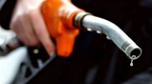 حکومت نے پیٹرولیم مصنوعات کی قیمتوں میں کمی کا اعلان کردیا