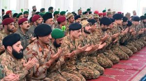 فیلڈ مارشل کا عیدالاضحیٰ کےموقع پر ژوب میں مغربی سرحدوں پراگلےمورچوں کادورہ،جوانوں کےساتھ عیدمنائی