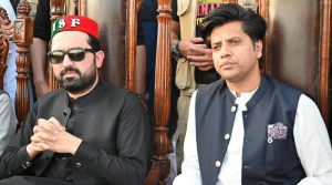 کوئی فاروڈ بلاک نہیں، اگر کوئی ایک بھی ایسی حرکت کرے گا تو کے پی کی زمین اس پر تنگ کر دی جائے گی: شفیع جان