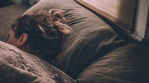 6 گھنٹے سے کم نیند سے جسم پر مرتب ہونے والے 19 اثرات