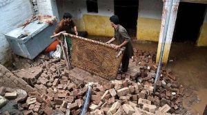 فیصل آباد اور جھنگ میں بارش اور آندھی کے باعث حادثات، درجنوں افراد زخمی، خاتون جاں بحق