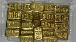 مسافر طیارے کے اسپیکر میں چھپایا گیا تقریباً 3 کلوگرام سونا برآمد