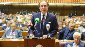وزیر خزانہ نے سپر ٹیکس کے مکمل خاتمے کا عندیہ دیدیا
