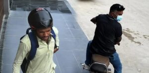کراچی میں حافظِ قرآن اور جامعہ کراچی کے طالبعلم کو لوٹ لیا گیا، ویڈیو سامنے آگئی