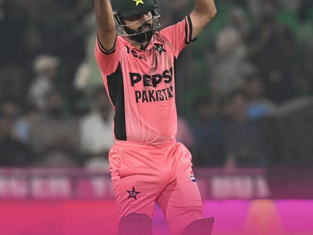 شاداب خان نے پانسہ پلٹ دیا، انگلینڈ کے جبڑوں سے فتح چھین لی